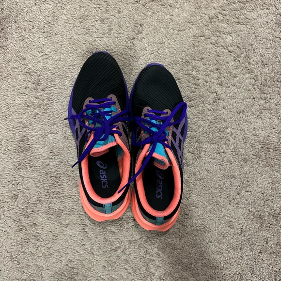 Asics Running Shoe - Picture 5 of 6